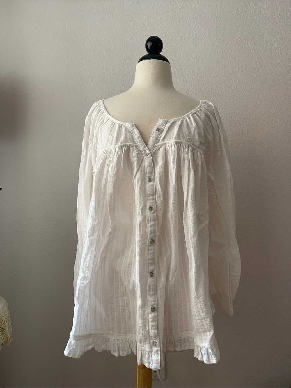 American Eagle Outfitters White Button-Front Peasant Top